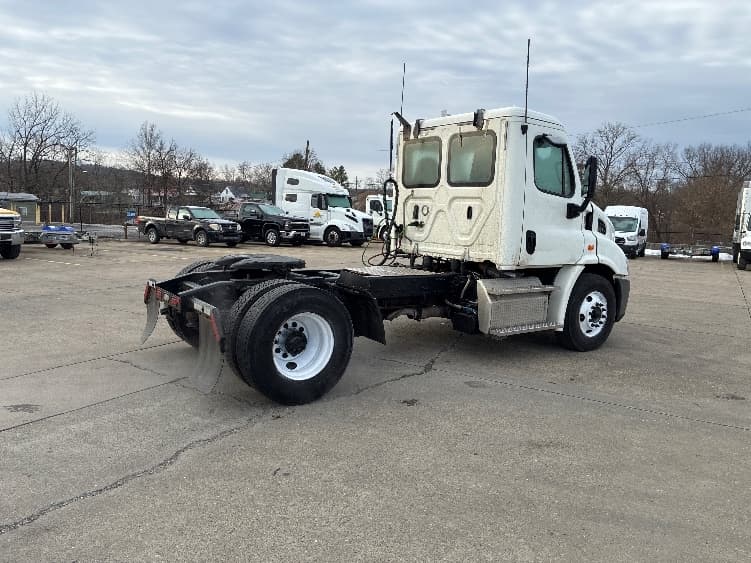 2018 Freightliner Cascadia in Parkersburg, WV — photo 7