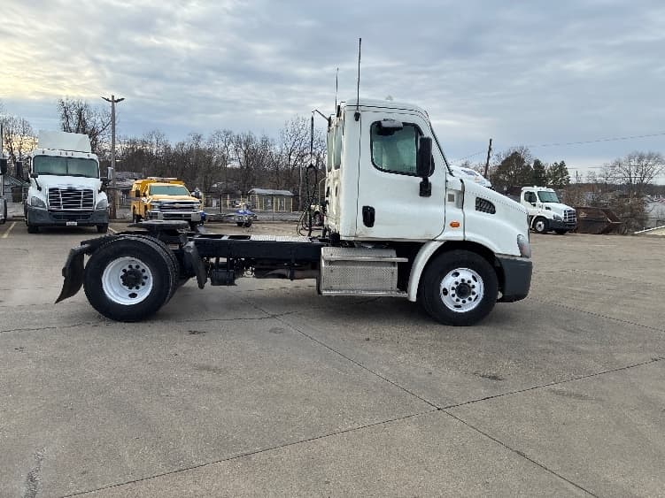 2018 Freightliner Cascadia in Parkersburg, WV — photo 8