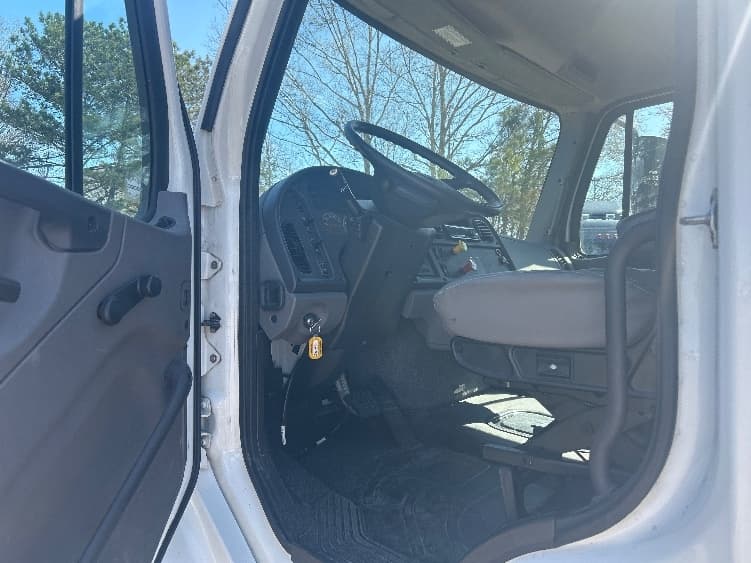 2020 Freightliner M2 106 in Jackson, MS — photo 9