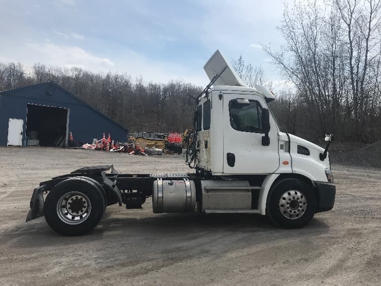 2018 Freightliner Cascadia in Whitesboro, NY — photo 8