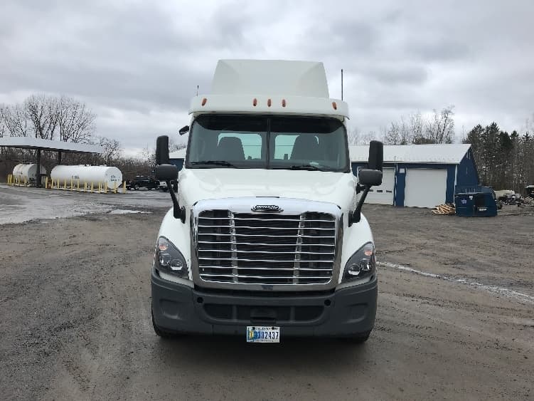 2018 Freightliner Cascadia in Whitesboro, NY — photo 2