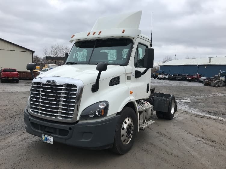 2018 Freightliner Cascadia in Whitesboro, NY — photo 3