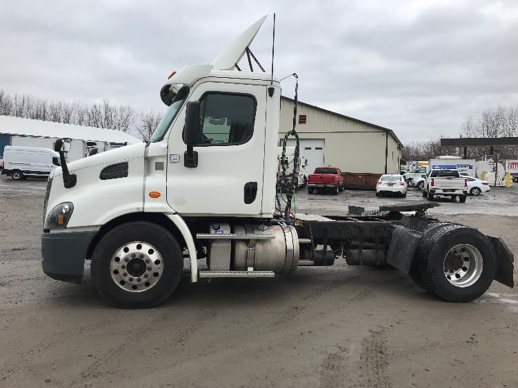2018 Freightliner Cascadia in Whitesboro, NY — photo 4