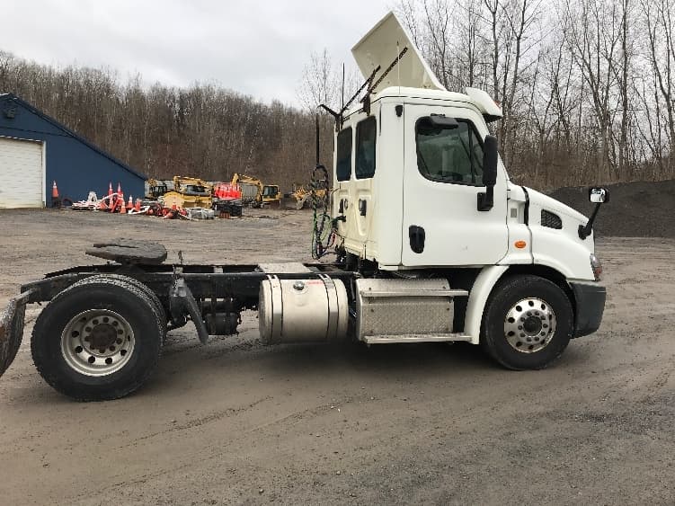 2018 Freightliner Cascadia in Whitesboro, NY — photo 8