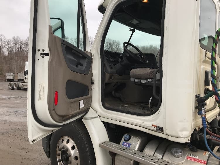2018 Freightliner Cascadia in Whitesboro, NY — photo 9