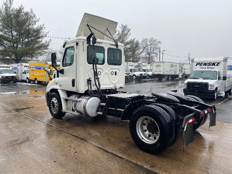 2018 Freightliner Cascadia in South Plainfield, NJ — photo 5