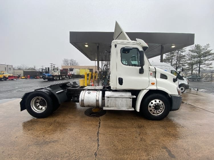 2018 Freightliner Cascadia in South Plainfield, NJ — photo 8