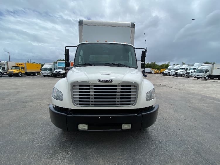 2018 Freightliner M2 106 in Ocala, FL — photo 2