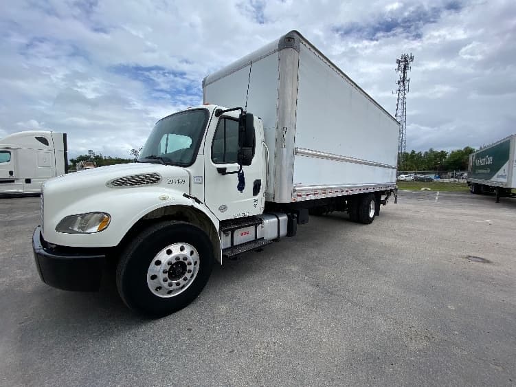 2018 Freightliner M2 106 in Ocala, FL — photo 3