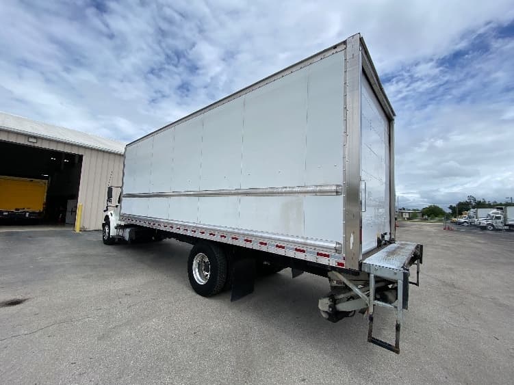 2018 Freightliner M2 106 in Ocala, FL — photo 6