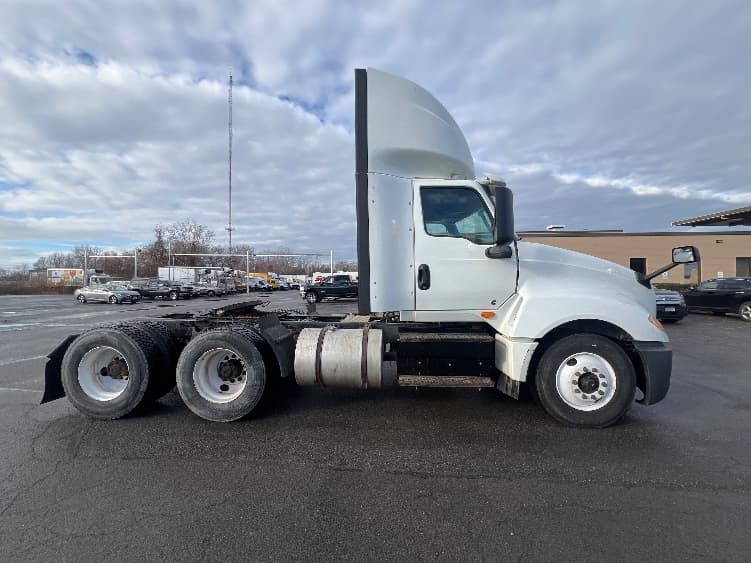2020 International LT in Rochester, NY — photo 8