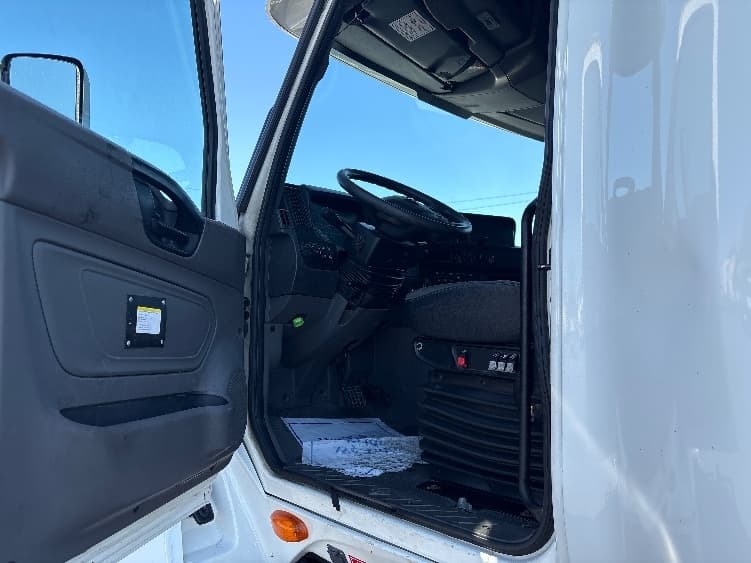 2021 International LT in Carlisle, PA — photo 9