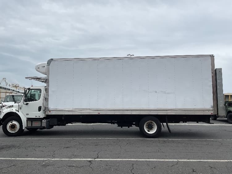 2018 Freightliner M2 106 in Torrance, CA — photo 4