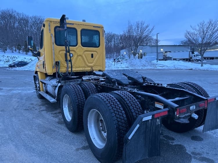 2019 Freightliner Cascadia in Fitchburg, MA — photo 5