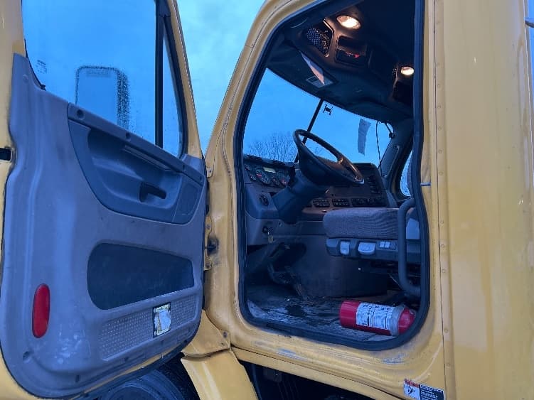 2019 Freightliner Cascadia in Fitchburg, MA — photo 9