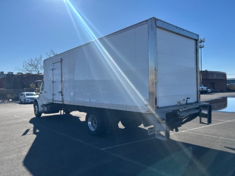2019 Freightliner M2 106 in Philadelphia, PA — photo 6