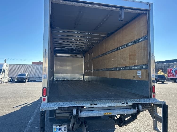 2019 Freightliner M2 106 in Philadelphia, PA — photo 8