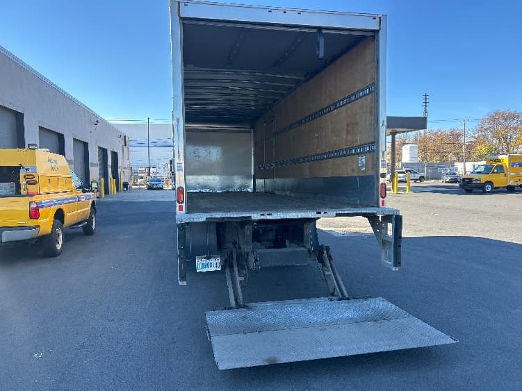 2019 Freightliner M2 106 in Philadelphia, PA — photo 9