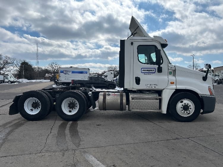 2019 Freightliner Cascadia in Elkhart, IN — photo 8