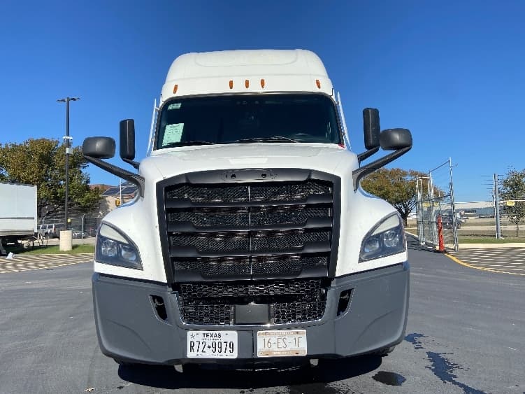 2023 Freightliner Cascadia in San Antonio, TX — photo 2