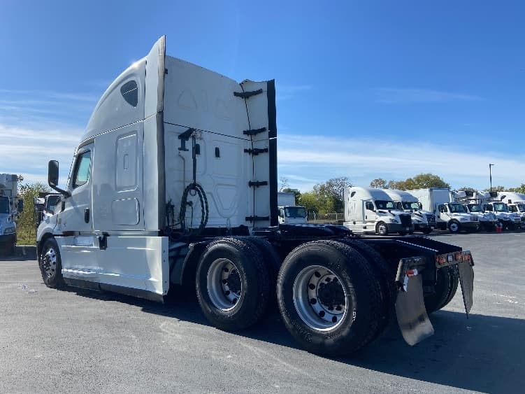 2023 Freightliner Cascadia in San Antonio, TX — photo 5