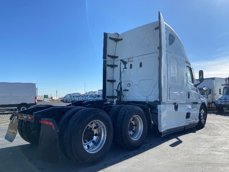 2023 Freightliner Cascadia in San Antonio, TX — photo 7
