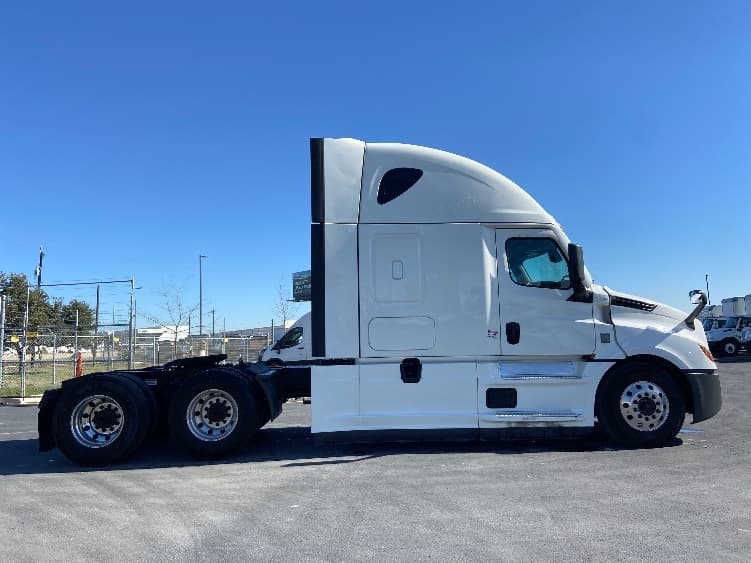 2023 Freightliner Cascadia in San Antonio, TX — photo 8