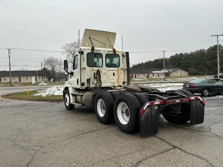 2019 Freightliner Cascadia in Elkhart, IN — photo 5
