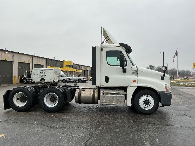 2019 Freightliner Cascadia in Elkhart, IN — photo 8