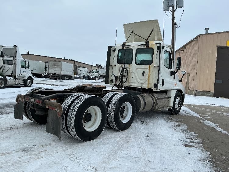 2019 Freightliner Cascadia in Elkhart, IN — photo 7