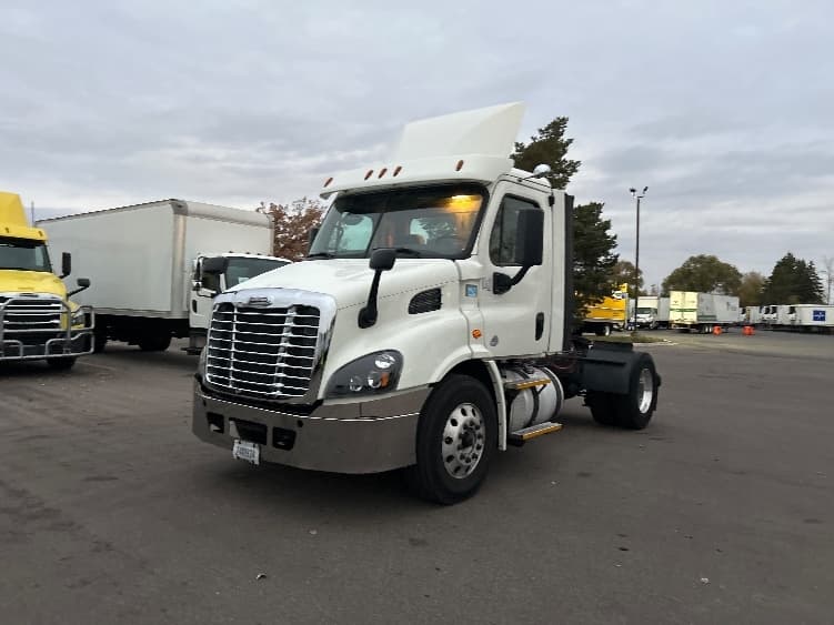 2017 Freightliner Cascadia in Brooklyn Park, MN — photo 3