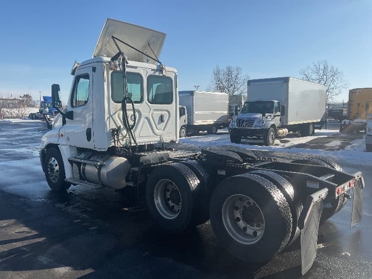 2019 Freightliner Cascadia in Indianapolis, IN — photo 5