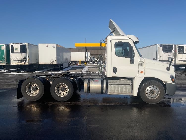 2019 Freightliner Cascadia in Indianapolis, IN — photo 8