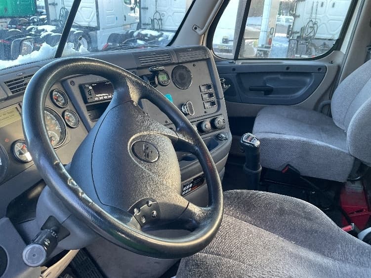 2019 Freightliner Cascadia in Indianapolis, IN — photo 10