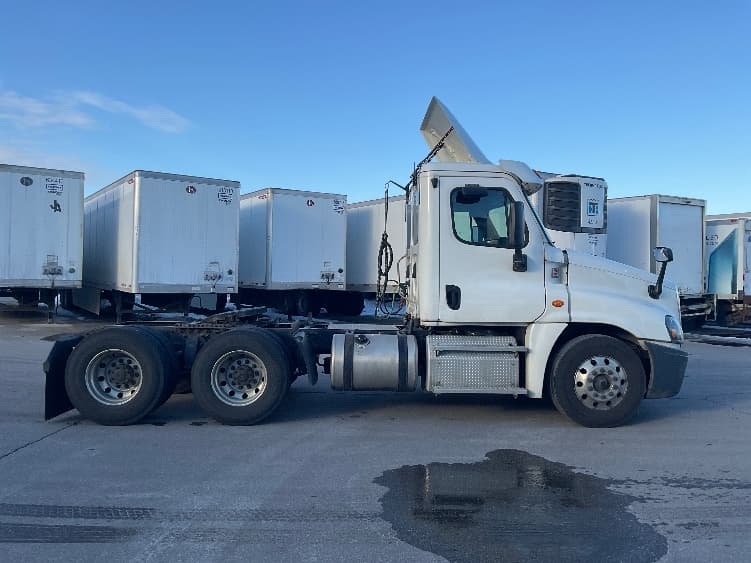 2019 Freightliner Cascadia in Indianapolis, IN — photo 8