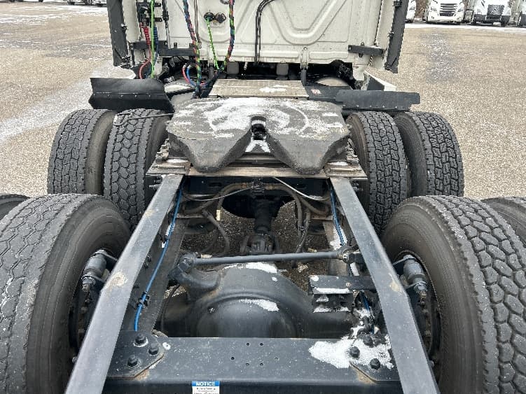 2023 Freightliner Cascadia in Akron, OH — photo 6