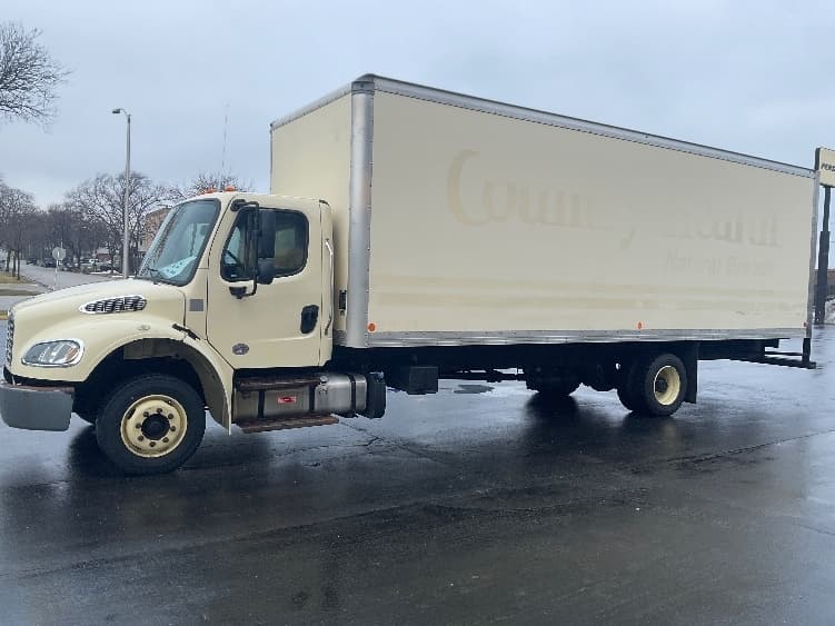 2019 Freightliner M2 106 in Milwaukee, WI — photo 4