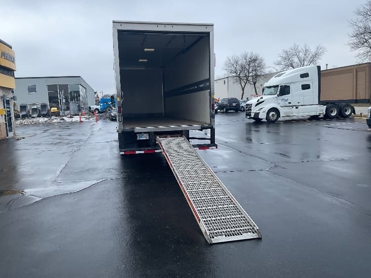 2019 Freightliner M2 106 in Milwaukee, WI — photo 9