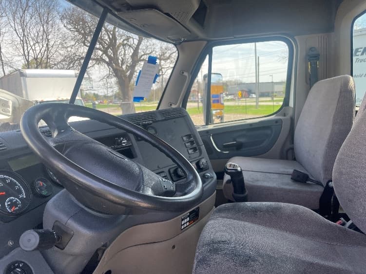 2019 Freightliner Cascadia in Elkhart, IN — photo 10
