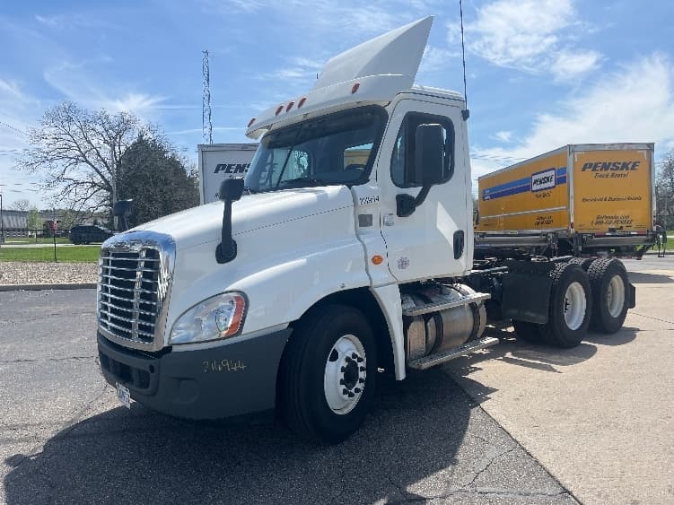 2019 Freightliner Cascadia in Elkhart, IN — photo 3
