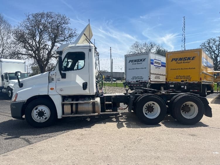 2019 Freightliner Cascadia in Elkhart, IN — photo 4