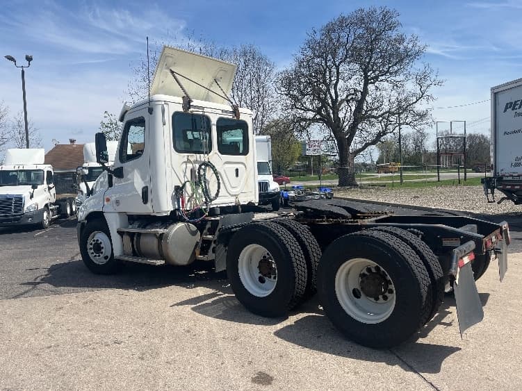 2019 Freightliner Cascadia in Elkhart, IN — photo 5