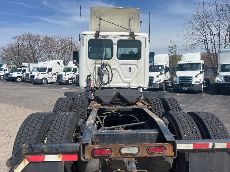 2019 Freightliner Cascadia in Elkhart, IN — photo 6