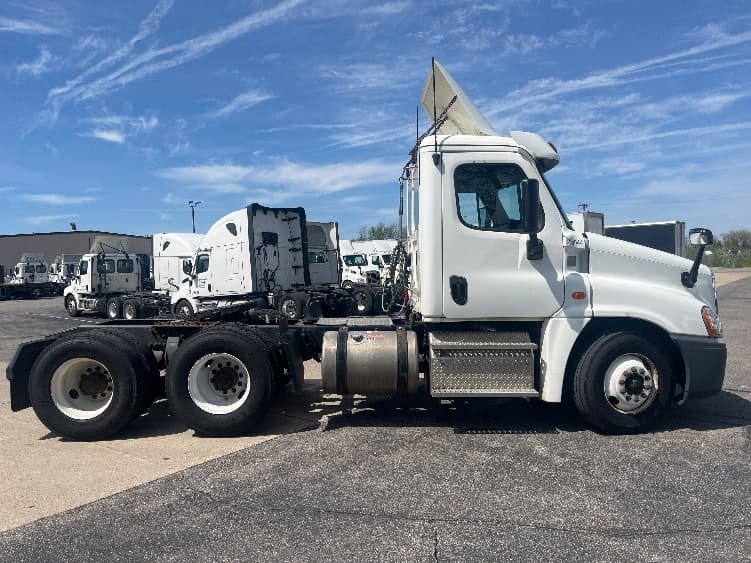 2019 Freightliner Cascadia in Elkhart, IN — photo 8