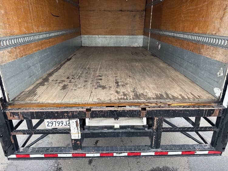 2019 Isuzu NRR in West Sacramento, CA — photo 10