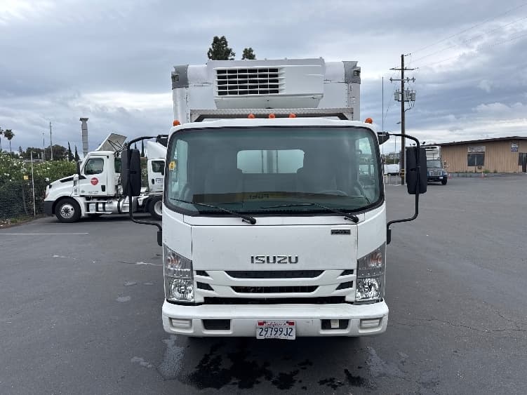2019 Isuzu NRR in West Sacramento, CA — photo 2