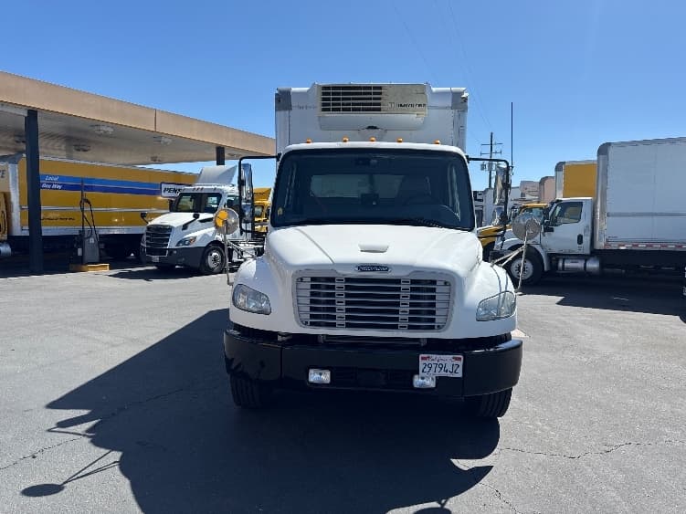 2019 Freightliner M2 106 in West Sacramento, CA — photo 2
