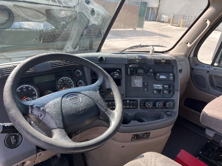 2019 Freightliner Cascadia in Tampa, FL — photo 10