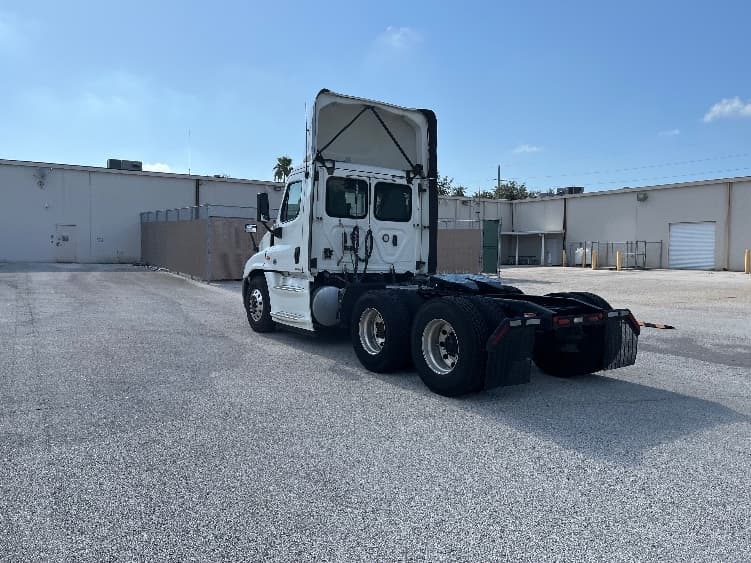 2019 Freightliner Cascadia in Tampa, FL — photo 5