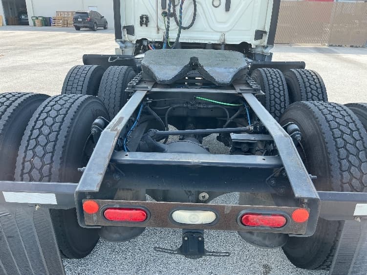 2019 Freightliner Cascadia in Tampa, FL — photo 6